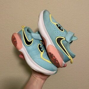 Girls Nike Joy Ride size 12c